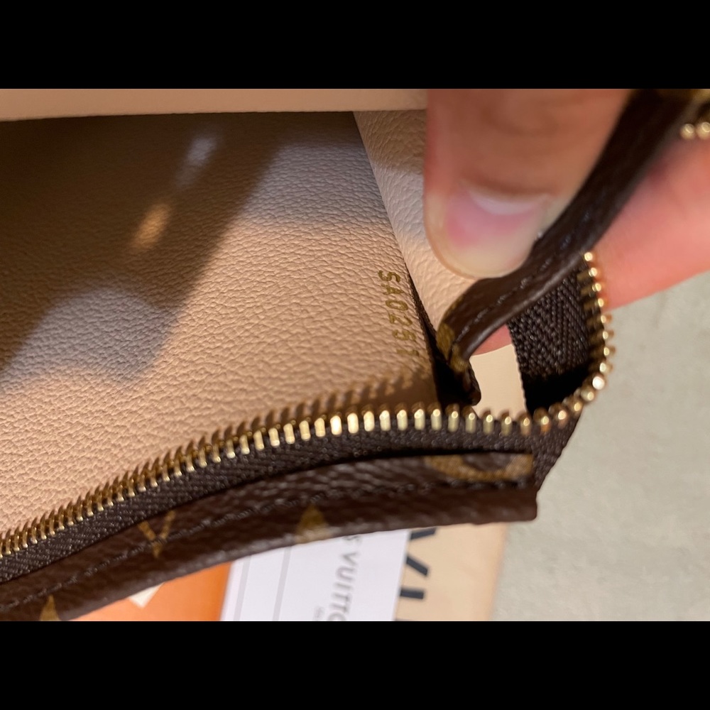 🛑SOLD🛑 Louis Vuitton Toiletry 26 Pouch - Picture 12 of 12